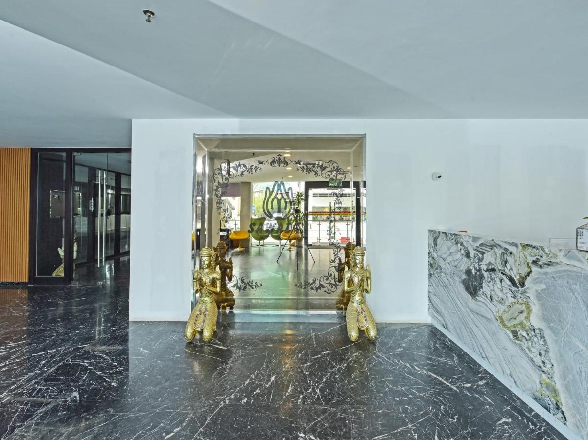 Capital O 90130 Sawadee Hotel جوهر بهرو المظهر الخارجي الصورة