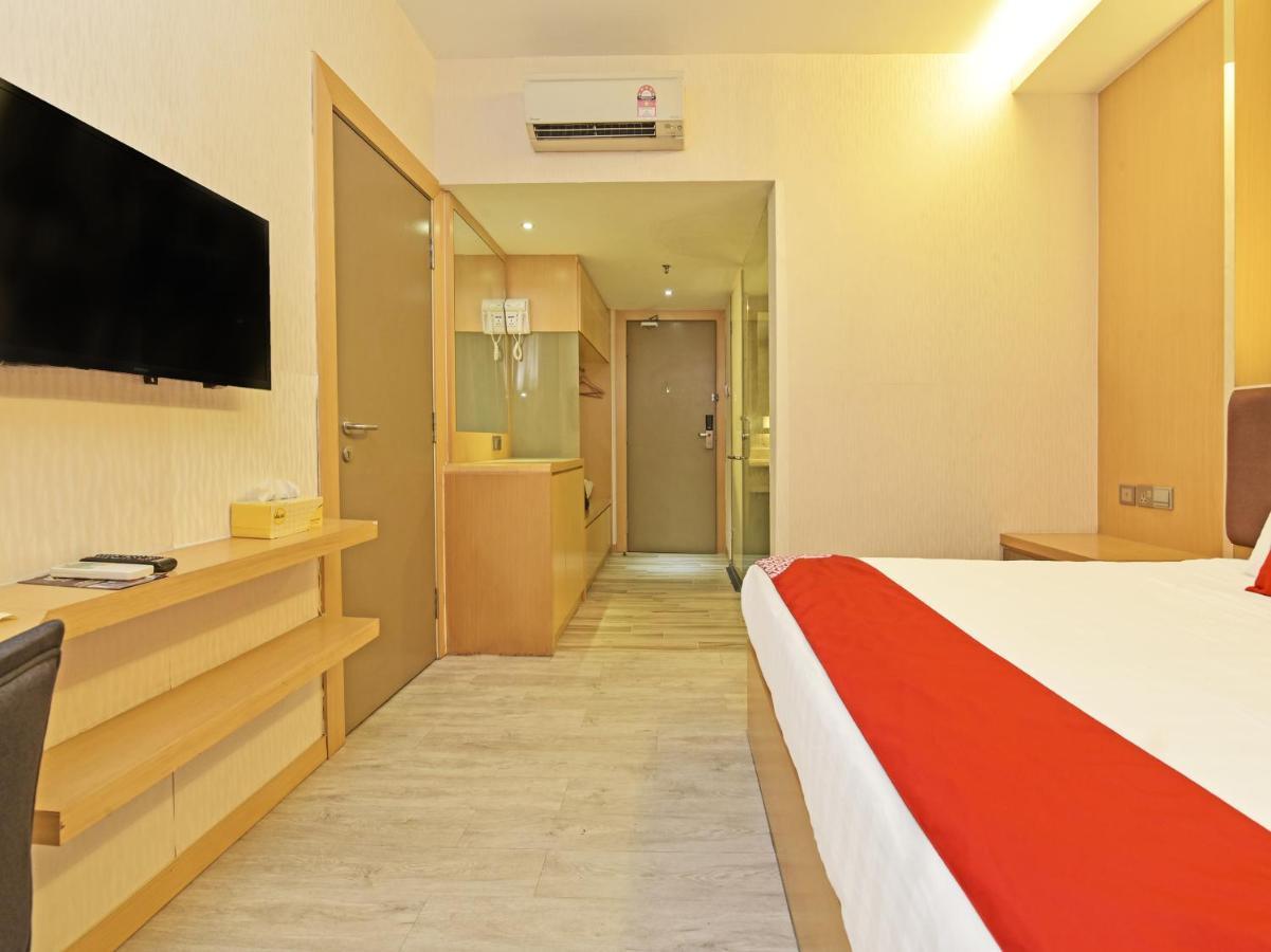 Capital O 90130 Sawadee Hotel جوهر بهرو المظهر الخارجي الصورة