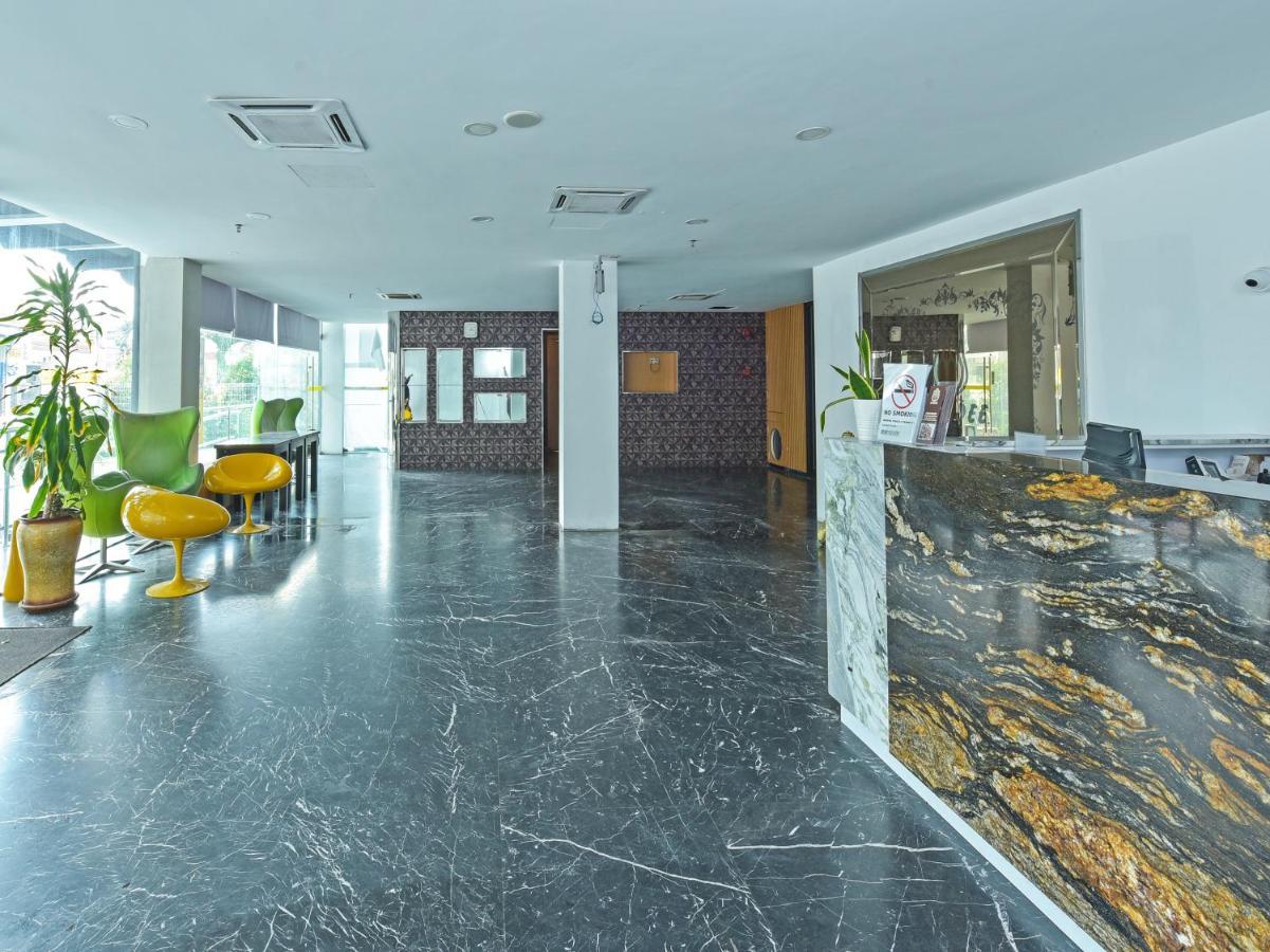 Capital O 90130 Sawadee Hotel جوهر بهرو المظهر الخارجي الصورة