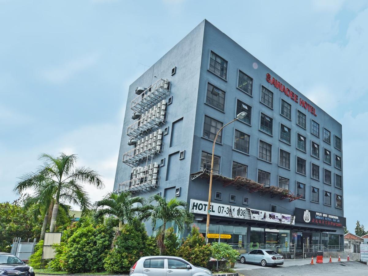 Capital O 90130 Sawadee Hotel جوهر بهرو المظهر الخارجي الصورة