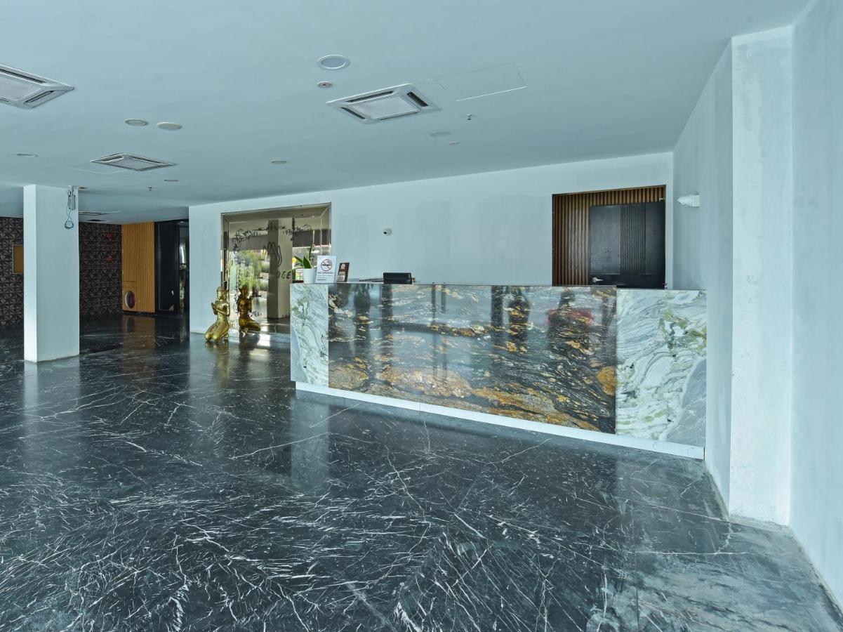 Capital O 90130 Sawadee Hotel جوهر بهرو المظهر الخارجي الصورة